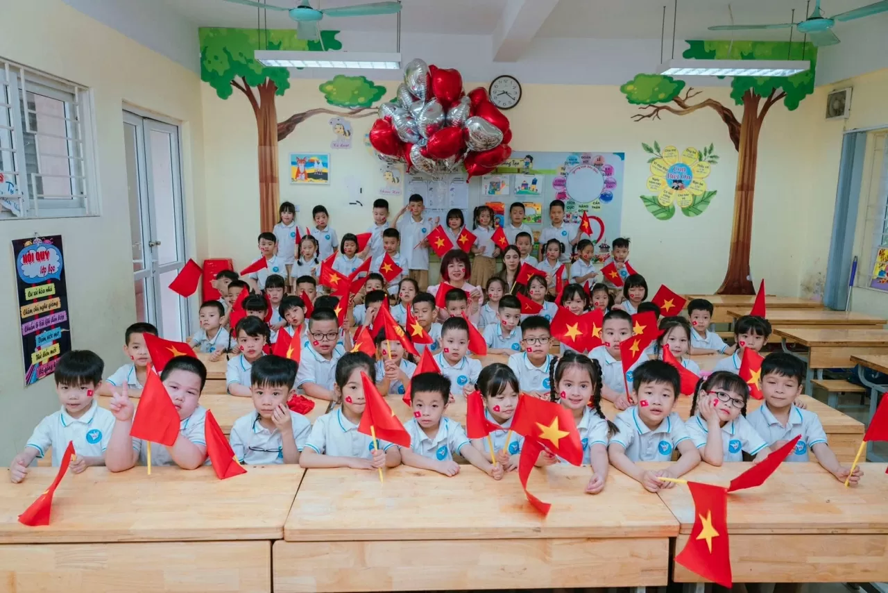 Giáo dục học sinh biết yêu cả vùng đất mới, với  tinh thần đất nước là quê hương