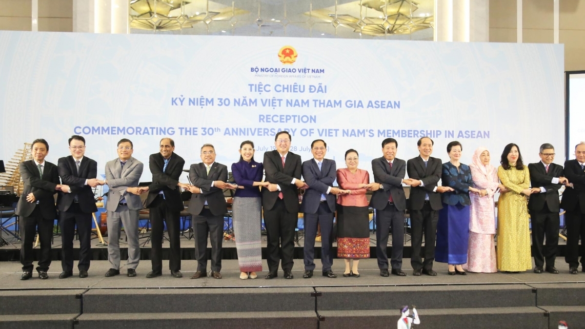 Kỷ niệm 30 năm Việt Nam tham gia ASEAN: Ghi dấu chặng đường hội nhập, phấn đấu vì hòa bình, ổn định và phát triển