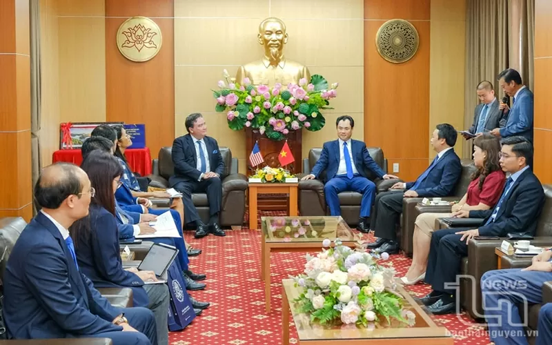 “Chắp cánh” cho dòng vốn đầu tư Hoa Kỳ vào Thái Nguyên 'Chắp cánh' cho dòng vốn đầu tư Hoa Kỳ vào Thái Nguyên