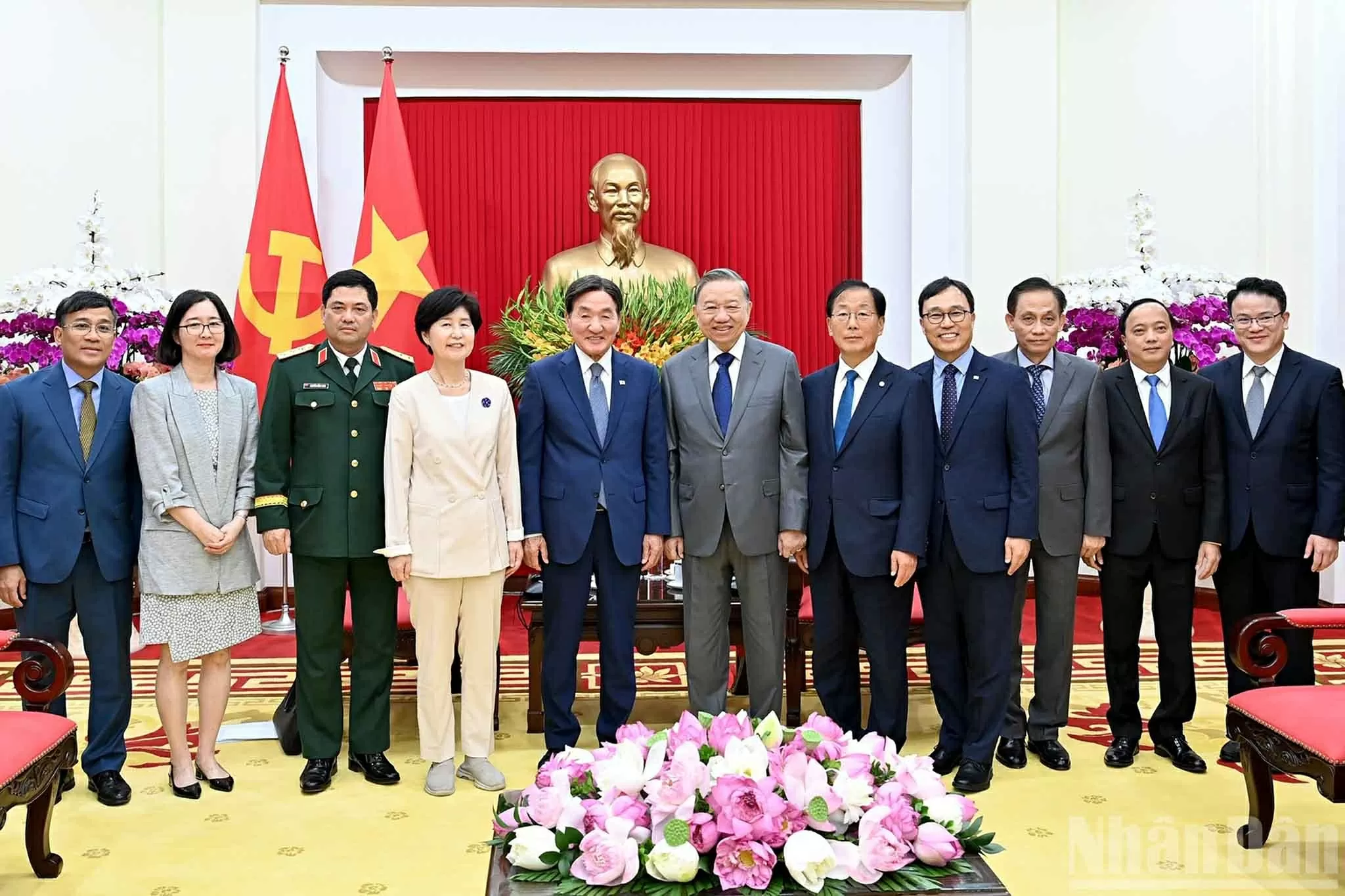 Tổng Bí thư Tô Lâm tiếp Đặc phái viên của Tổng thống Hàn Quốc Tổng Bí thư Tô Lâm tiếp Đặc phái viên của Tổng thống Hàn Quốc