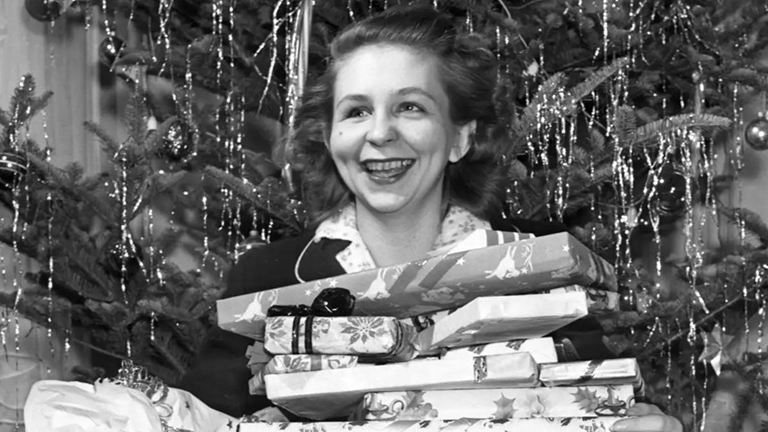 Cuộc sống thầm lặng của người phụ nữ hồi sinh kỳ diệu sau tai nạn rơi cầu thang máy từ tầng 75