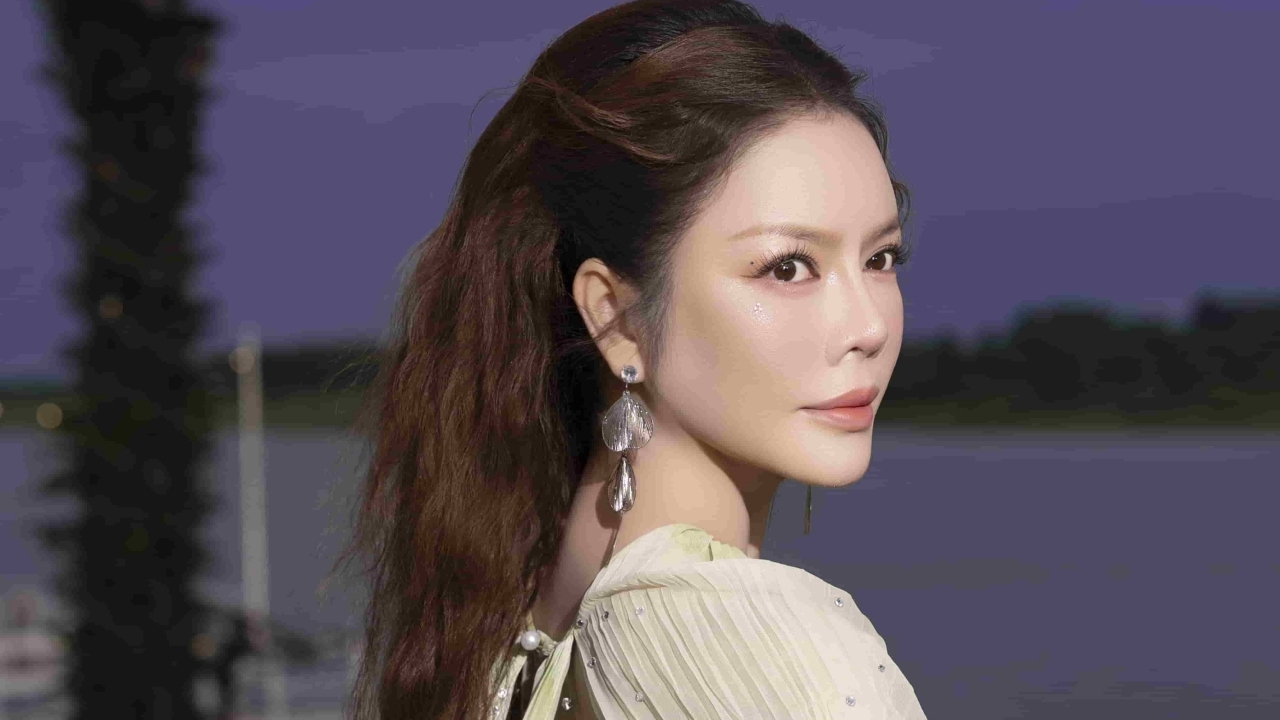 Lý Nhã Kỳ 'lột xác' với thân hình bốc lửa trong tiệc sinh nhật