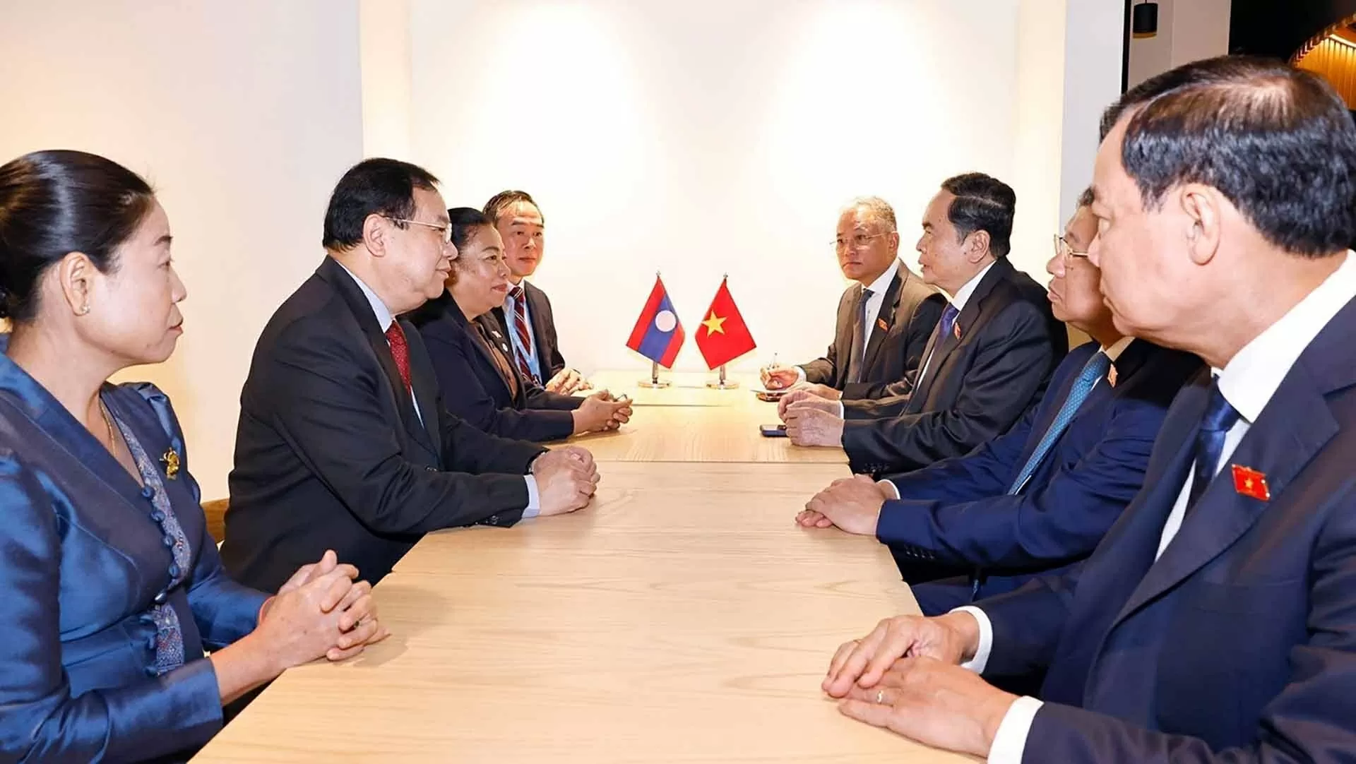 Chủ tịch Quốc hội Trần Thanh Mẫn gặp Phó Chủ tịch Quốc hội Lào Chủ tịch Quốc hội Trần Thanh Mẫn gặp Phó Chủ tịch Quốc hội Lào