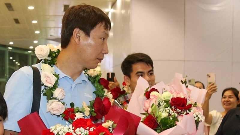 Đội tuyển U23 Việt Nam mang cup vô địch U23 Đông Nam Á về đến Hà Nội