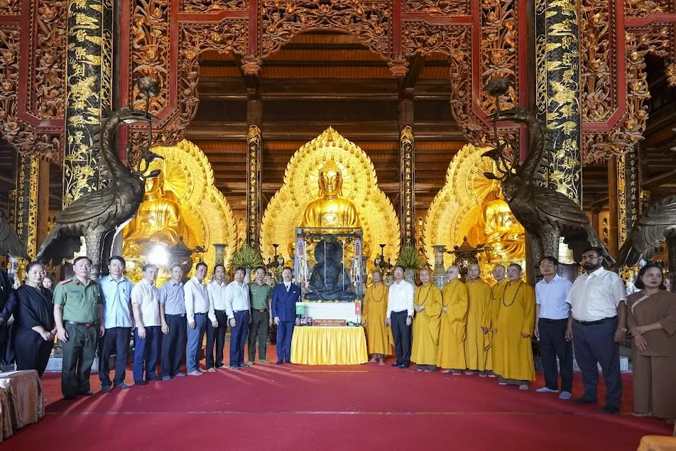 Chính phủ Pakistan trao tặng phẩm quý cho Giáo hội Phật giáo Việt Nam Chính phủ Pakistan trao tặng phẩm quý cho Giáo hội Phật giáo Việt Nam