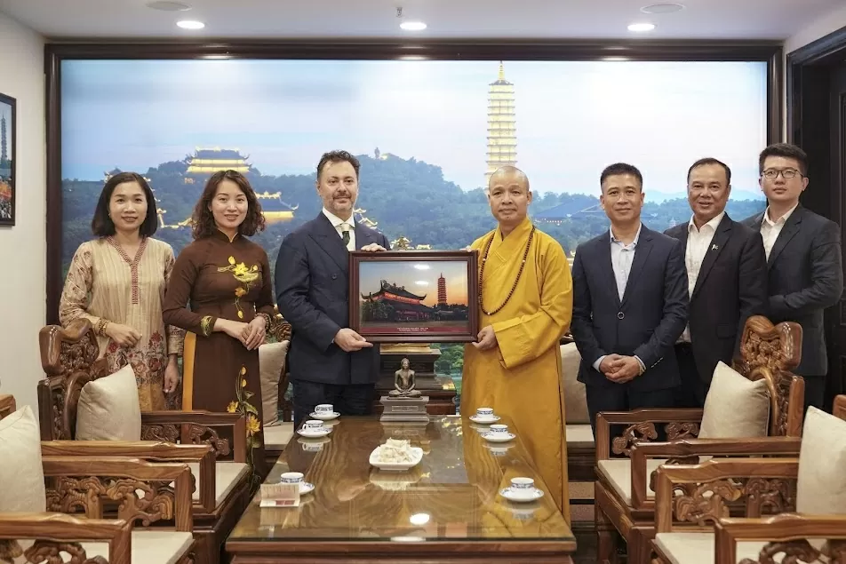 Chính phủ Pakistan trao tặng phẩm quý cho Giáo hội Phật giáo Việt Nam Chính phủ Pakistan trao tặng phẩm quý cho Giáo hội Phật giáo Việt Nam