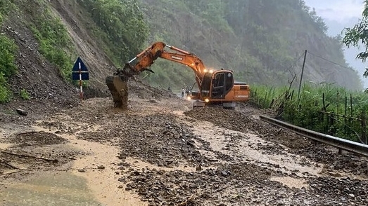 Mưa lớn ở Điện Biên, gây sạt lở nhiều tuyến đường