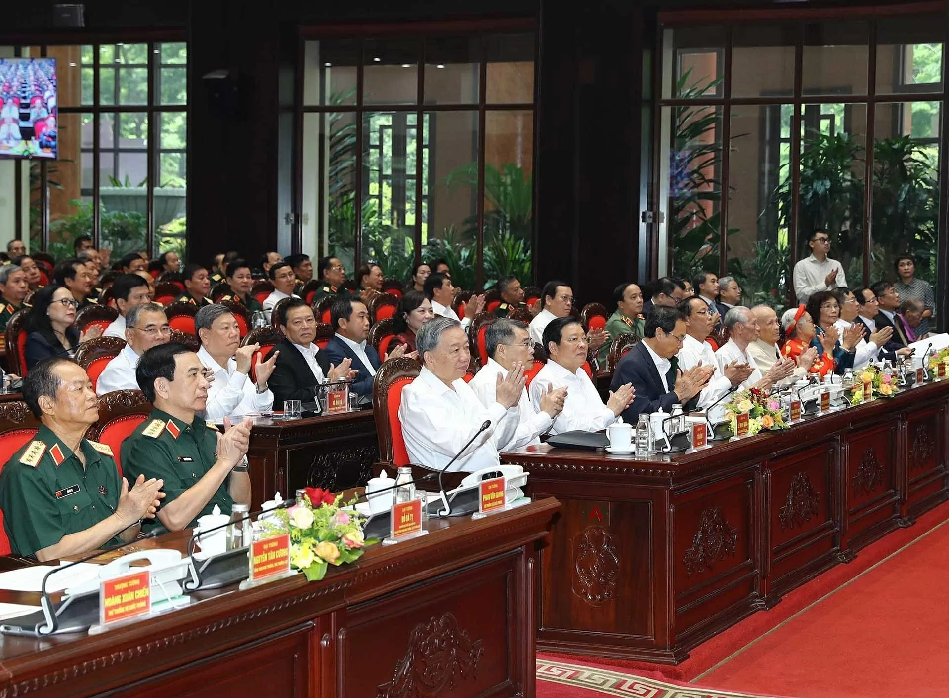 Phát huy cao độ truyền thống cha ông, tiếp tục nỗ lực phấn đấu đạt được những kỳ tích mới trong tương lai