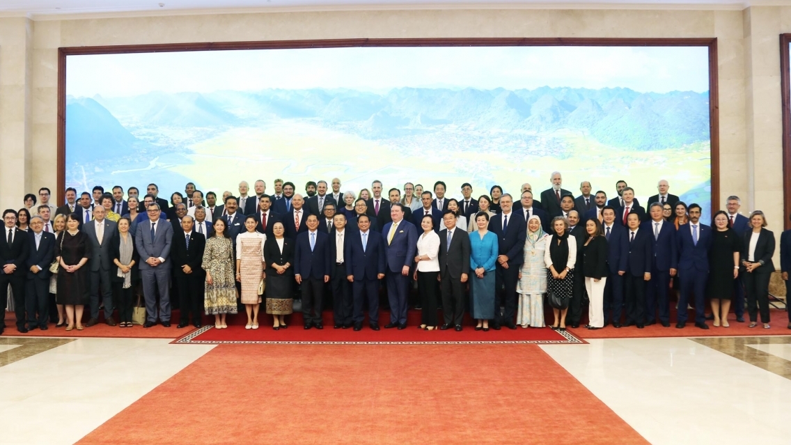 Thủ tướng Chính phủ Phạm Minh Chính thông tin về sắp xếp tổ chức bộ máy tới Đoàn ngoại giao tại Việt Nam