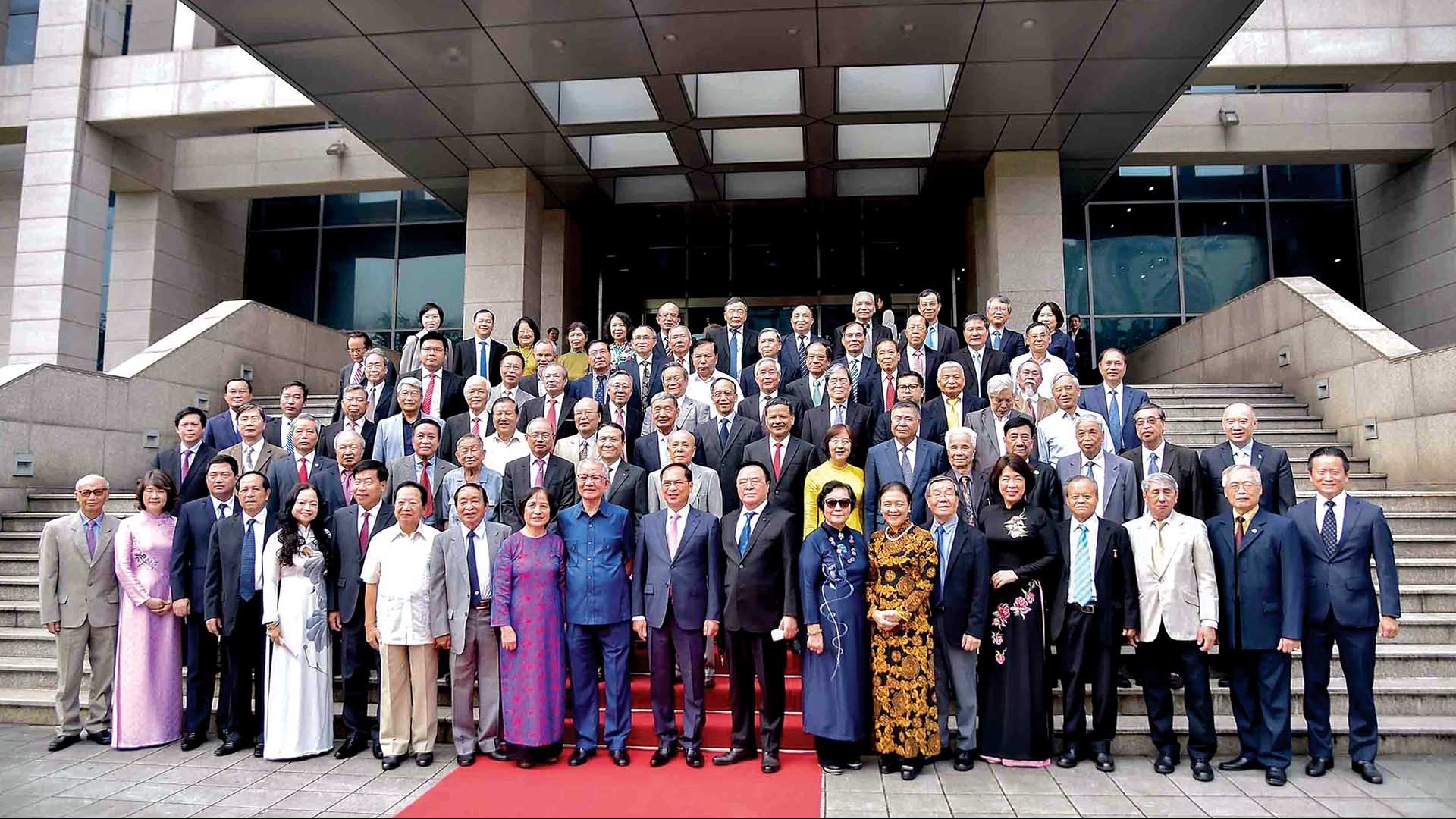 Hành trình 80 năm ngoại giao Việt Nam: Ôn cố tri tân, rèn thân lập chí