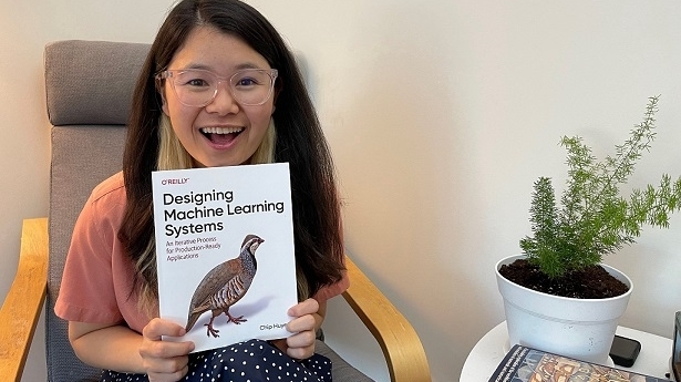 Sách của Huyền Chip tái bản sau 10 ngày ra mắt