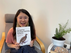 Sách của Huyền Chip tái bản sau 10 ngày ra mắt