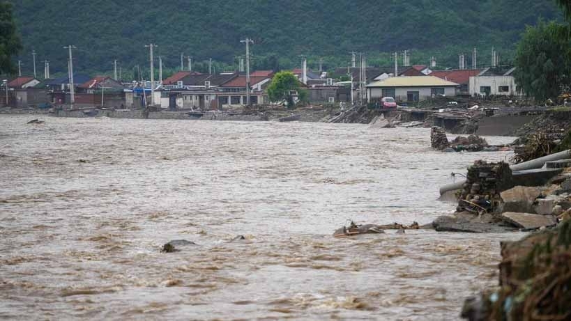 Điện thăm hỏi mưa lũ kéo dài gây thiệt hại nặng nề ở Trung Quốc