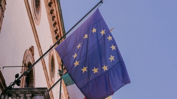 EU áp dụng quy định giảm thiểu rủi ro xã hội từ AI thế hệ mới