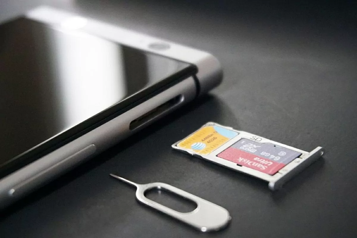 Thử tháo SIM và thẻ nhớ Thử tháo SIM và thẻ nhớ