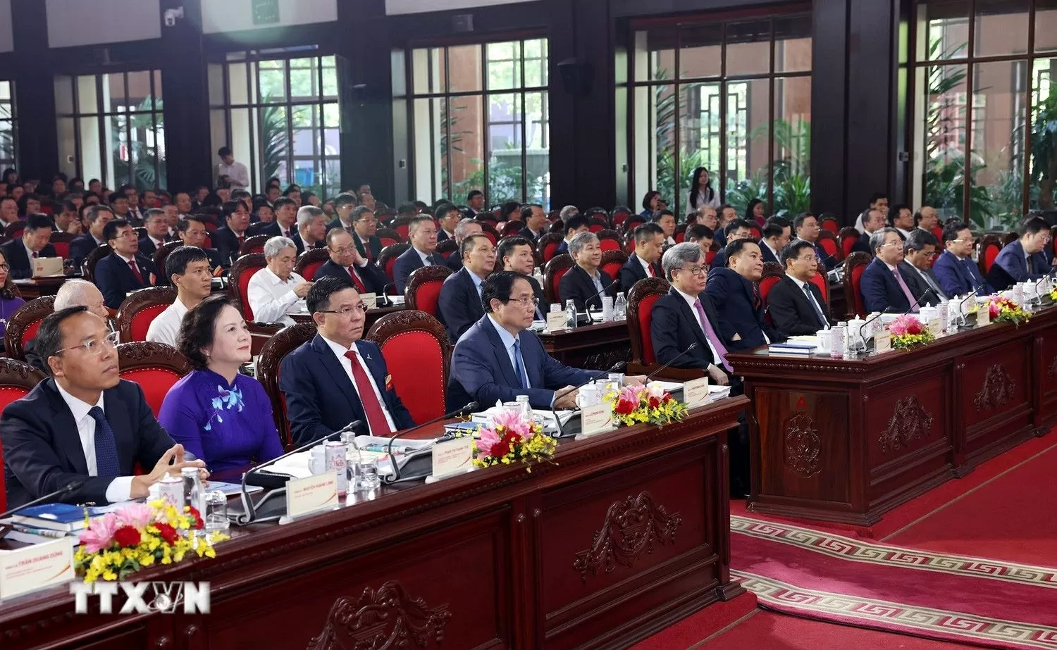Thủ tướng Chính phủ Phạm Minh Chính và các đại biểu dự Đại hội đại biểu Đảng bộ Tập đoàn Petrovietnam lần thứ IV, nhiệm kỳ 2025-2030. (Ảnh: Quốc Khánh/TTXVN)