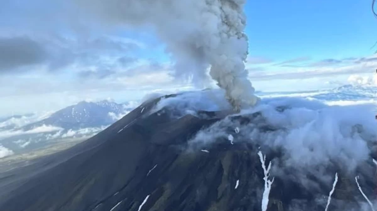 Nga cảnh báo nguy cơ xảy ra sóng thần ở Kamchatka, sau khi động đất khiến núi lửa từng ngủ yên 600 năm 'thức giấc'