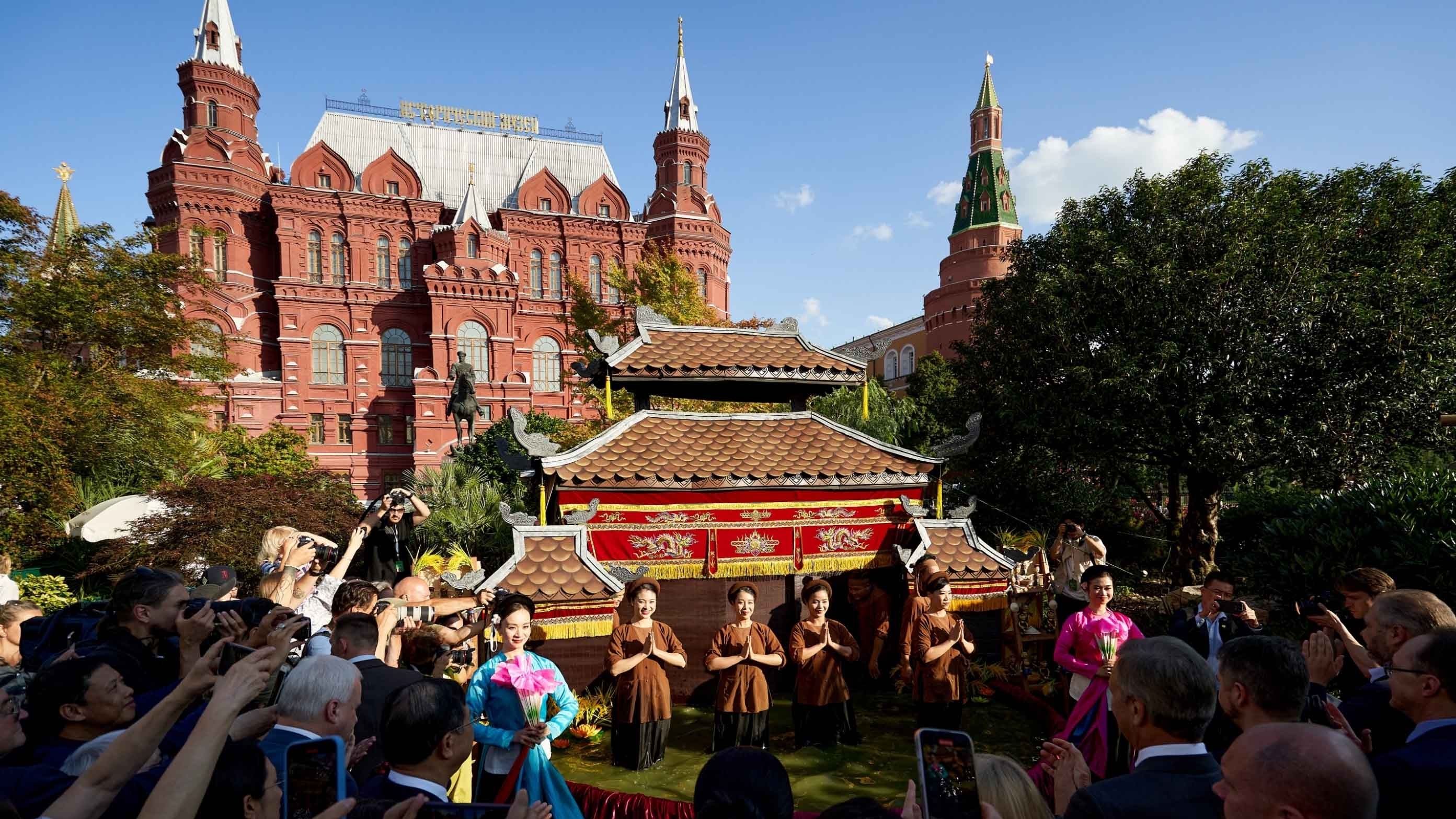 Nhìn lại Lễ hội Văn hoá Việt Nam lần đầu tiên tổ chức giữa lòng nước Nga