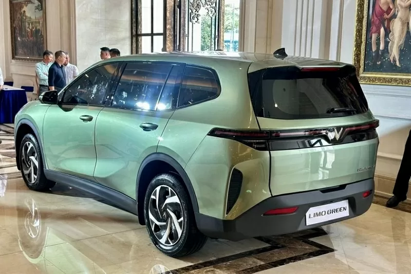 Limo Green được trang bị đầy đủ các tính năng an toàn cơ bản. Limo Green được trang bị đầy đủ các tính năng an toàn cơ bản.