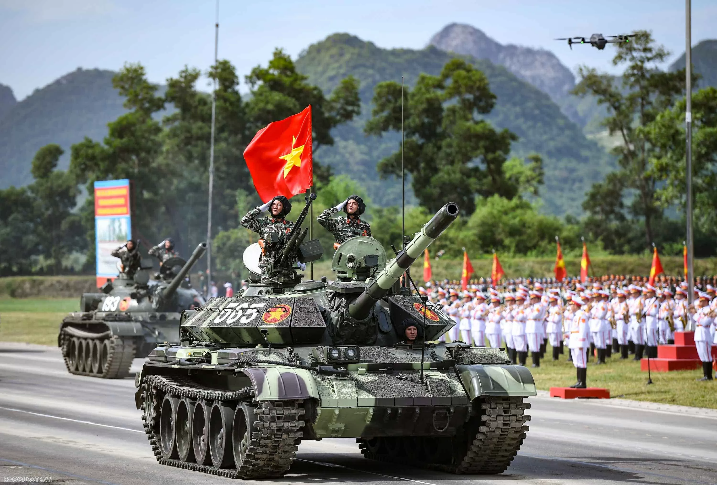 Chiến sĩ diễu binh vượt nắng, thắng mưa luyện tập