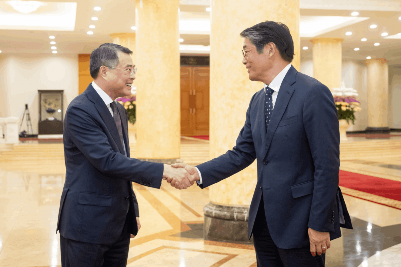 Trưởng Ban Tổ chức Trung ương, Chủ tịch Nhóm Nghị sĩ hữu nghị Việt Nam - Nhật Bản Lê Minh Hưng tiếp Đại sứ Nhật Bản tại Việt Nam Ito Naoki. (Ảnh: Phạm Thắng) Trưởng Ban Tổ chức Trung ương, Chủ tịch Nhóm Nghị sĩ hữu nghị Việt Nam - Nhật Bản Lê Minh Hưng tiếp Đại sứ Nhật Bản tại Việt Nam Ito Naoki. (Ảnh: Phạm Thắng)