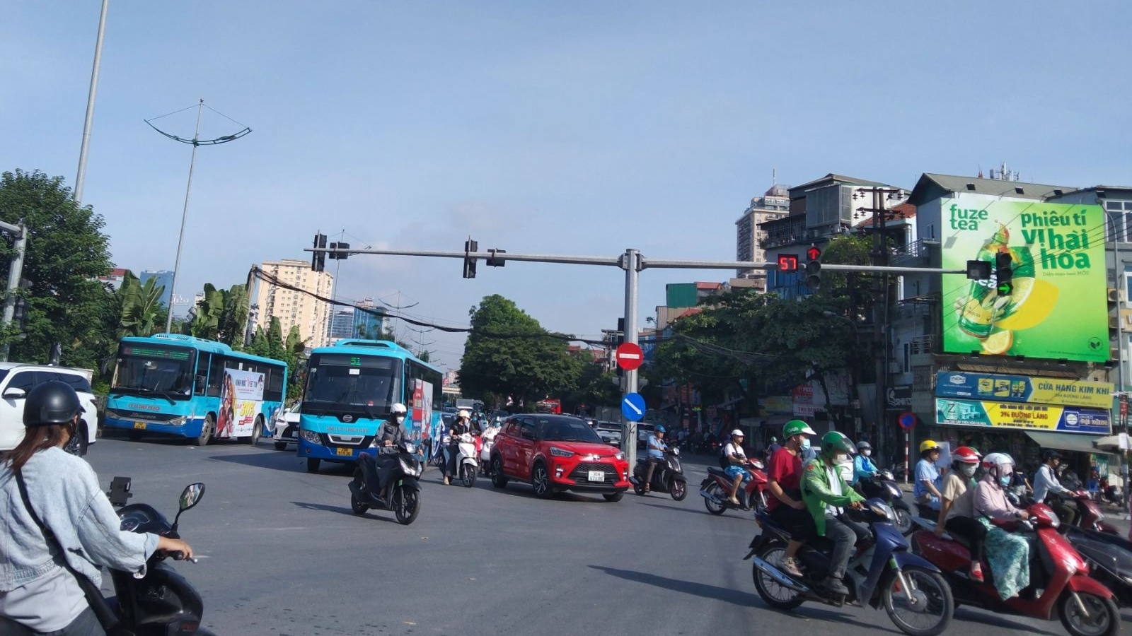 Nóng và nắng gay gắt kéo dài ở Bắc Bộ cùng một số khu vực, chuyên gia y tế gợi ý biện pháp bảo vệ sức khỏe