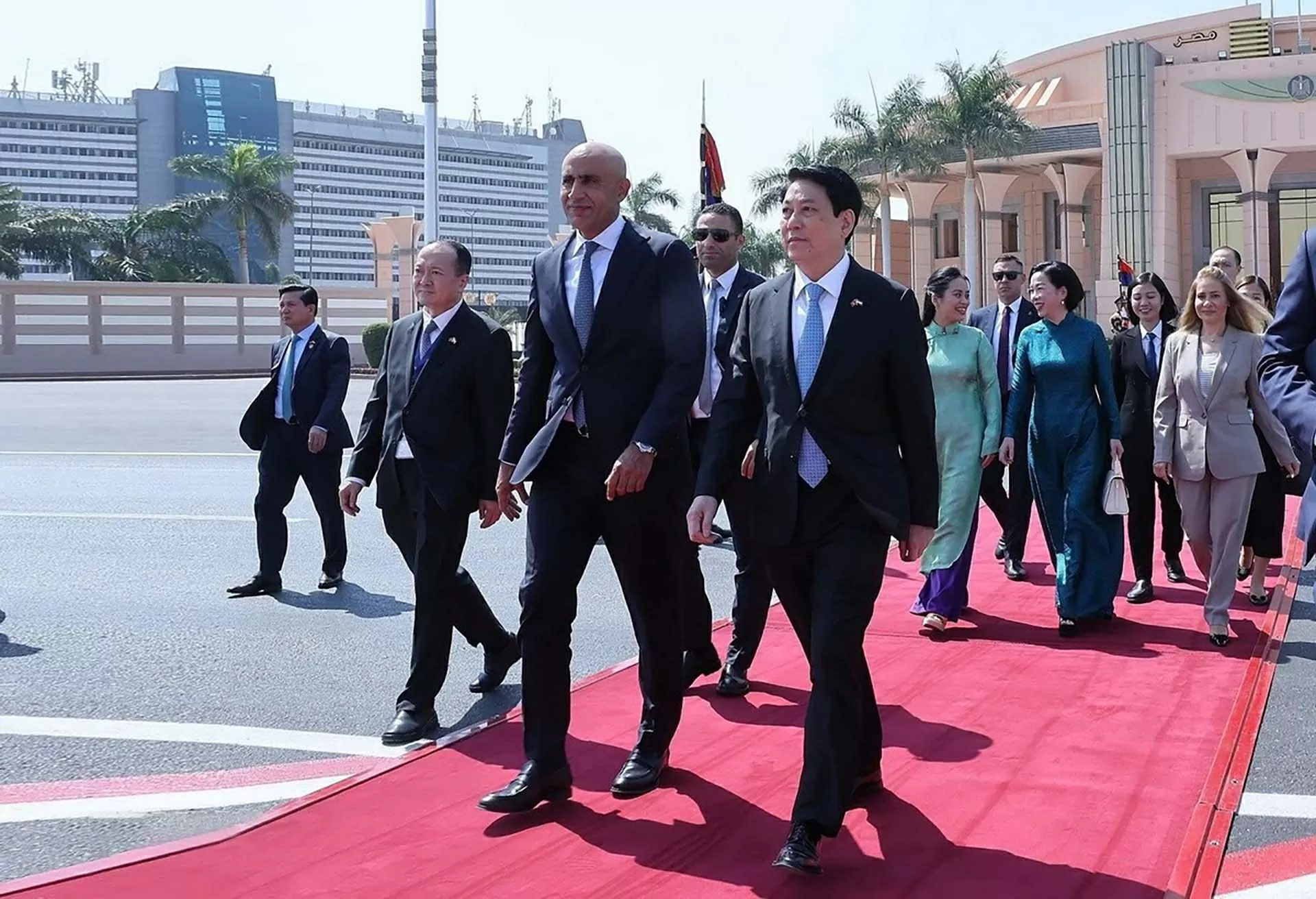 Chủ tịch nước Lương Cường và Phu nhân rời Ai Cập, lên đường thăm cấp Nhà nước tới Angola