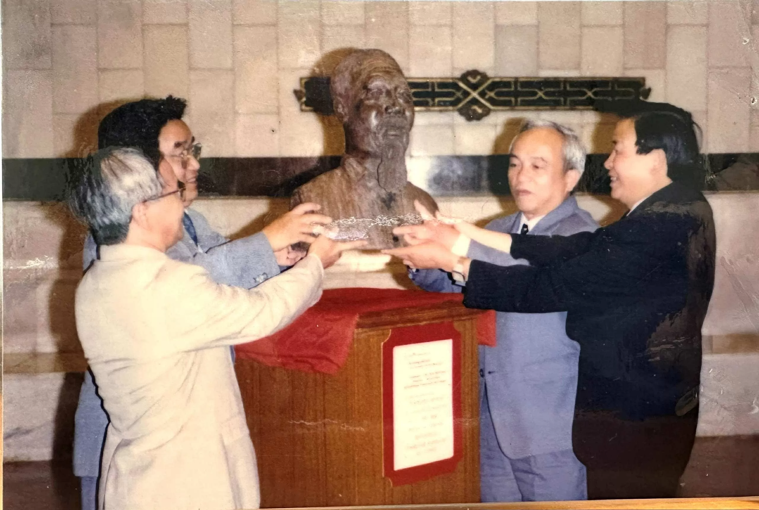 Tượng Bác Hồ ở châu Phi Tượng Bác Hồ ở châu Phi