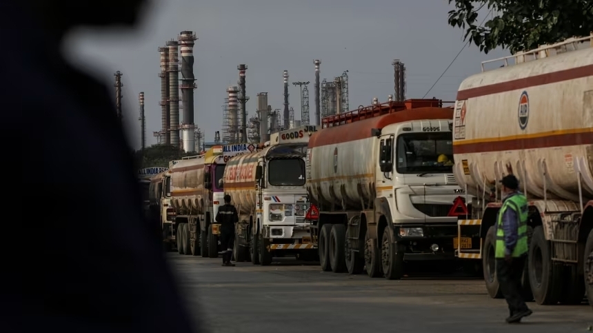 Ấn Độ 'gõ cửa' Libya, UAE và Nigeria mua dầu thô; mặt hàng chiến lược của Nga sang New Delhi ngày càng rẻ hơn