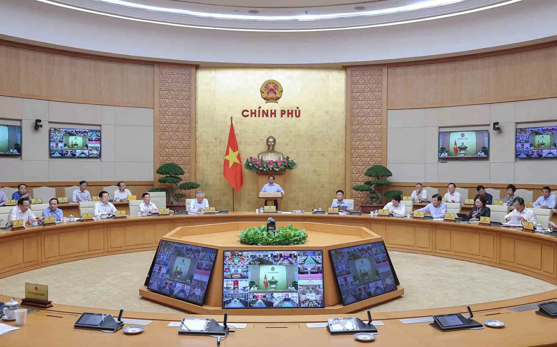 Thủ tướng Phạm Minh Chính chủ trì phiên họp Chính phủ thường kỳ tháng 7