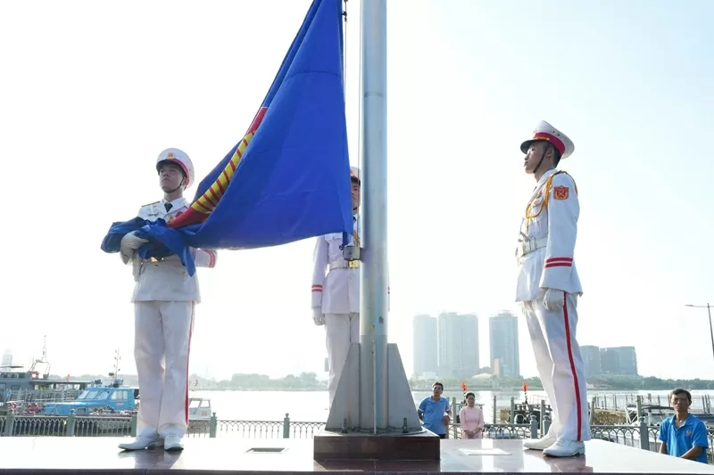 Lễ thượng cờ kỷ niệm 58 năm thành lập ASEAN và 30 năm Việt Nam gia nhập Hiệp hội diễn ra trang trọng tại Tp. HCM Lễ thượng cờ kỷ niệm 58 năm thành lập ASEAN và 30 năm Việt Nam gia nhập Hiệp hội diễn ra trang trọng tại Tp. HCM