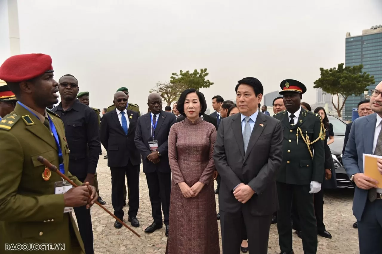 Chủ tịch nước Lương Cường thăm Bảo tàng Lịch sử quân đội Angola Chủ tịch nước Lương Cường thăm Bảo tàng Lịch sử quân đội Angola