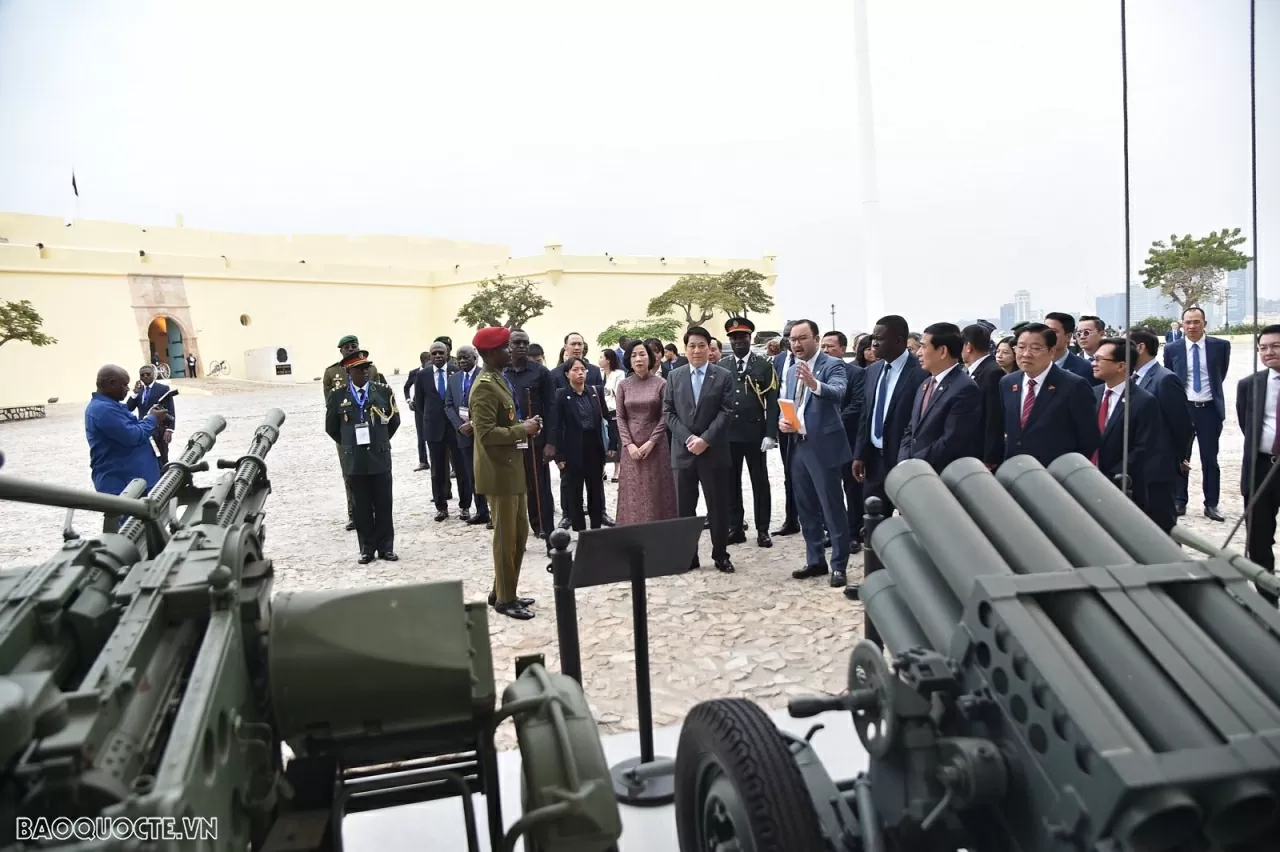 Chủ tịch nước Lương Cường thăm Bảo tàng Lịch sử quân đội Angola Chủ tịch nước Lương Cường thăm Bảo tàng Lịch sử quân đội Angola