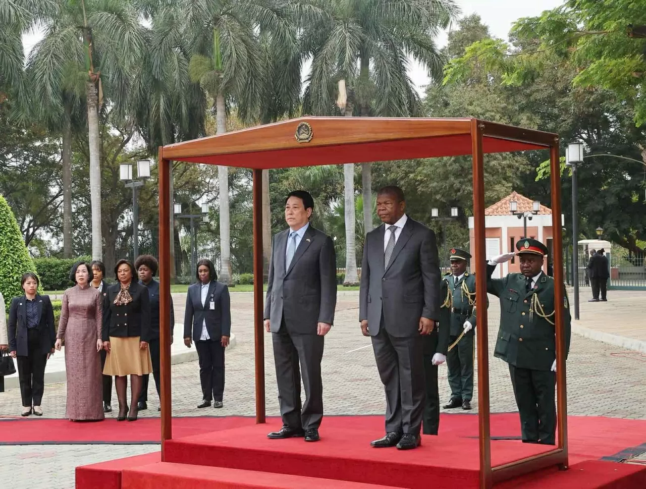 Chủ tịch nước Lương Cường và Phu nhân kết thúc tốt đẹp chuyến thăm cấp Nhà nước Cộng hòa Angola Chủ tịch nước Lương Cường và Phu nhân kết thúc tốt đẹp chuyến thăm cấp Nhà nước Cộng hòa Angola