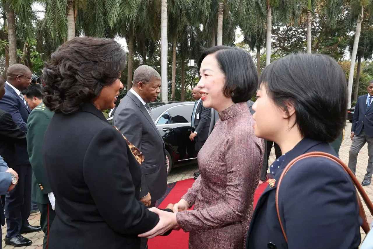 Chủ tịch nước Lương Cường và Phu nhân kết thúc tốt đẹp chuyến thăm cấp Nhà nước Cộng hòa Angola Chủ tịch nước Lương Cường và Phu nhân kết thúc tốt đẹp chuyến thăm cấp Nhà nước Cộng hòa Angola