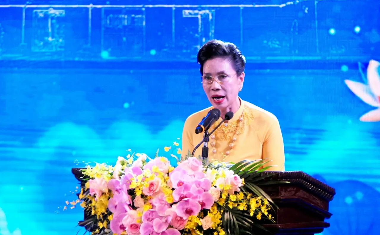 TS Đặng Thị Bích Liên - Chủ tịch Hiệp hội Văn hóa Áo dài Việt Nam phát biểu tại buổi lễ. (Ảnh: Thành Long) TS Đặng Thị Bích Liên - Chủ tịch Hiệp hội Văn hóa Áo dài Việt Nam phát biểu tại buổi lễ. (Ảnh: Thành Long)