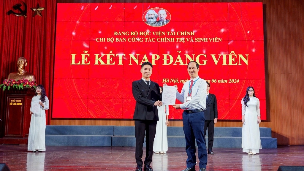Thủ khoa Học viện Tài chính và hành trình nuôi dưỡng khát vọng, theo đuổi giấc mơ