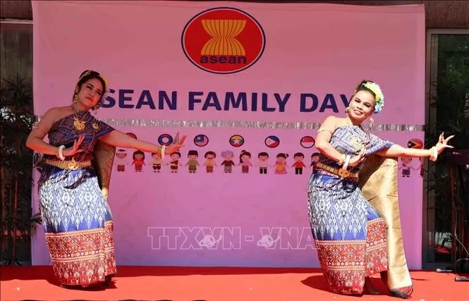 Rực rỡ nét đẹp đoàn kết ASEAN giữa trái tim châu Âu