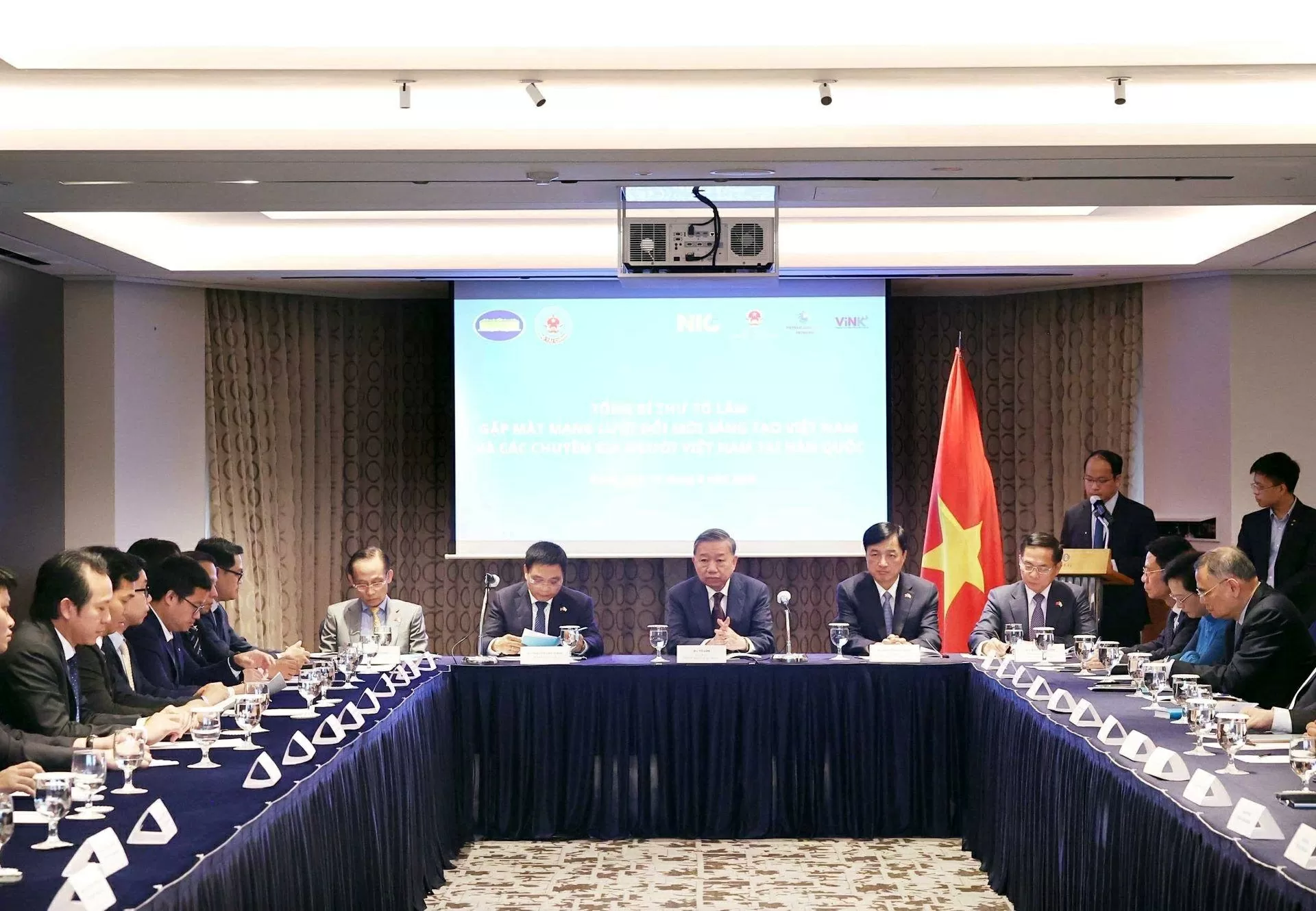 Tổng Bí thư gặp mặt thành viên Mạng lưới Đổi mới sáng tạo Việt Nam tại Hàn Quốc Tổng Bí thư gặp mặt thành viên Mạng lưới Đổi mới sáng tạo Việt Nam tại Hàn Quốc