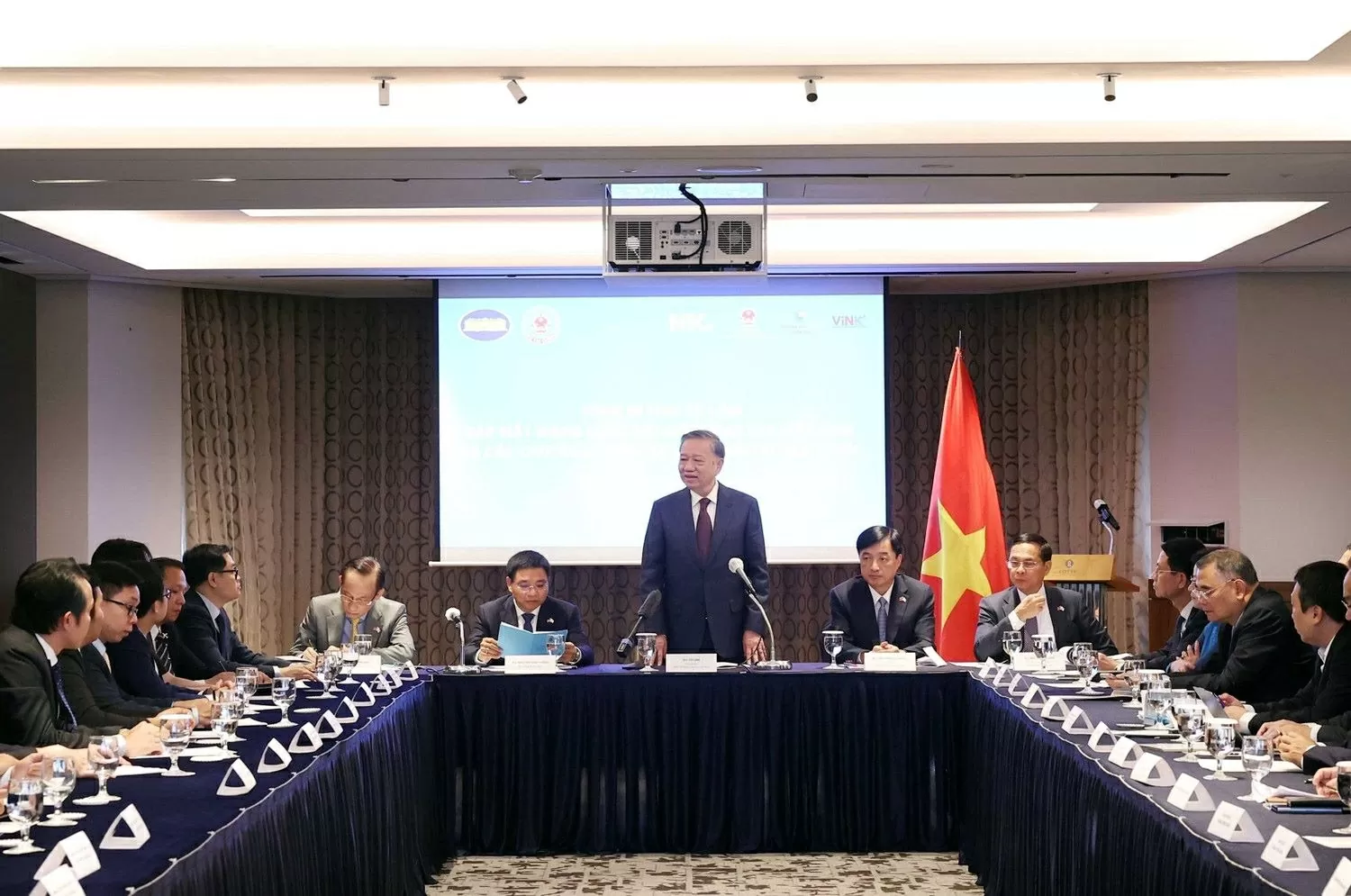 Tổng Bí thư gặp mặt thành viên Mạng lưới Đổi mới sáng tạo Việt Nam tại Hàn Quốc