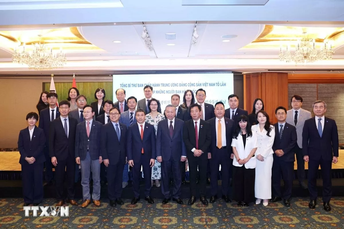 Tổng Bí thư Tô Lâm cùng các đại biểu tham dự buổi gặp. (Ảnh: Thống Nhất/TTXVN) Tổng Bí thư Tô Lâm cùng các đại biểu tham dự buổi gặp. (Ảnh: Thống Nhất/TTXVN)