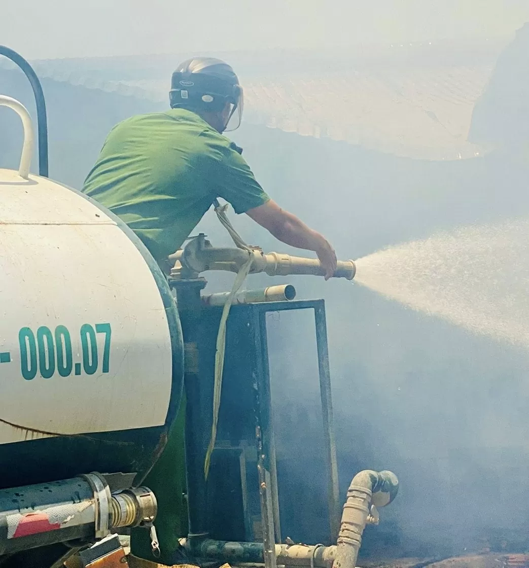 Hà Tĩnh: Vụ hoả hoạn làm cháy 5 ngôi nhà gỗ có thể do chập điện Hà Tĩnh: Vụ hoả hoạn làm cháy 5 ngôi nhà gỗ có thể do chập điện