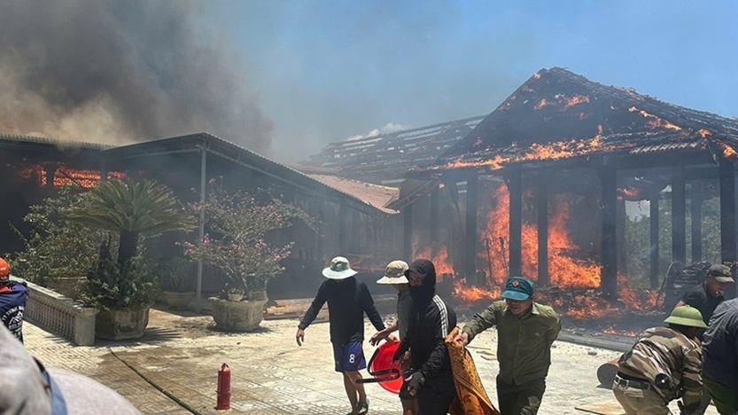 Hà Tĩnh: Vụ hoả hoạn làm cháy 5 ngôi nhà gỗ có thể do chập điện