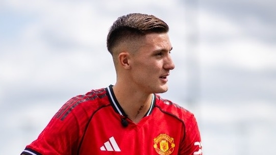 Tới Man Utd, Sesko được nhường số áo yêu thích