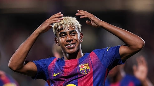 Hình ảnh bạn gái tin đồn đi cổ vũ Lamine Yamal