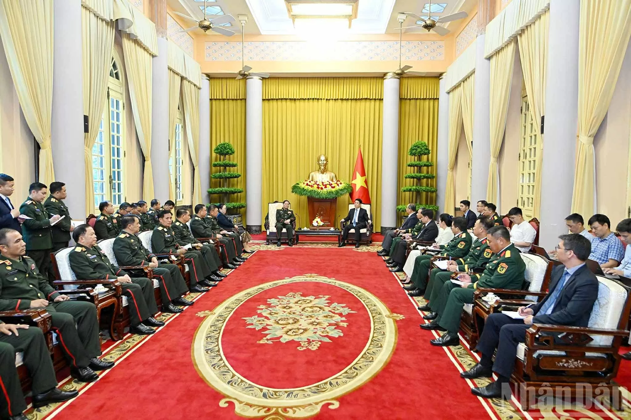 Chủ tịch nước Lương Cường tiếp Chủ nhiệm Tổng cục Chính trị Quân đội nhân dân Lào Chủ tịch nước Lương Cường tiếp Chủ nhiệm Tổng cục Chính trị Quân đội nhân dân Lào