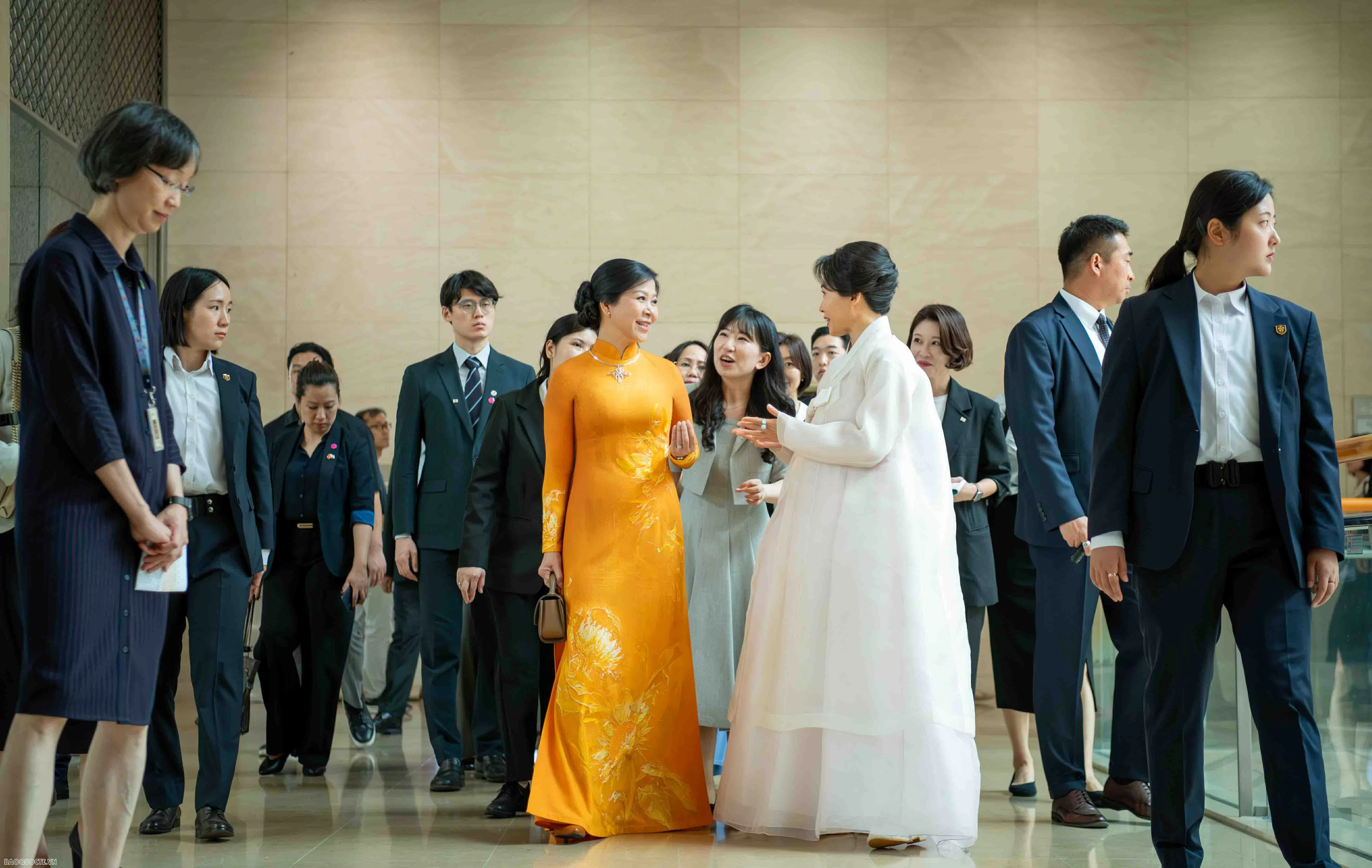 Phu nhân Tổng Bí thư và Phu nhân Tổng thống Hàn Quốc thưởng trà, tham quan Bảo tàng