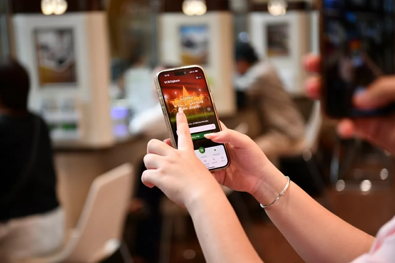 Cùng Việt Nam tiến bước Vietcombank lan tỏa thông điệp 1 tỷ bước xanh Cùng Việt Nam tiến bước Vietcombank lan tỏa thông điệp 1 tỷ bước xanh