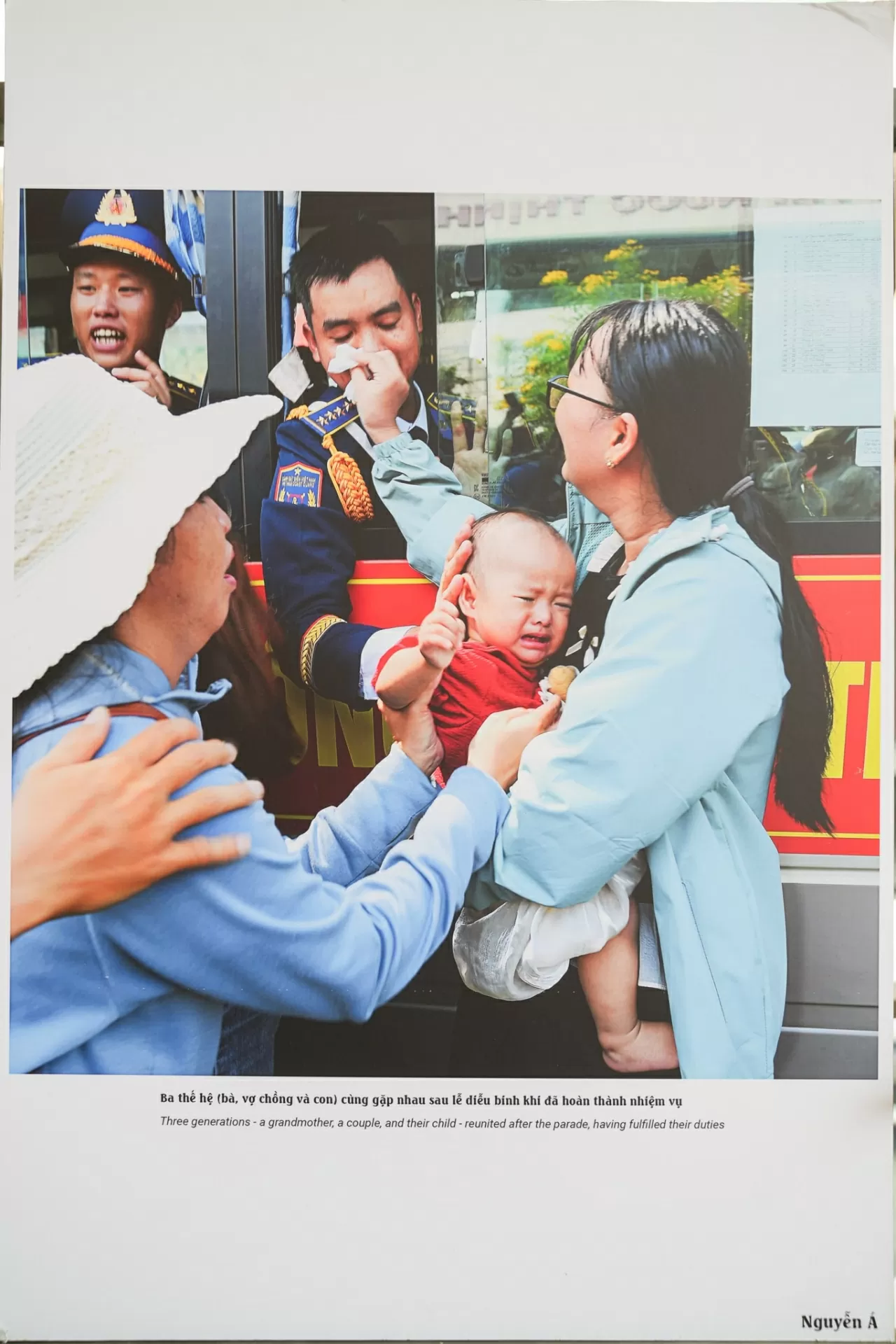 Chiêm ngưỡng sách ảnh sách ảnh “50 năm sức mạnh Việt Nam” và “Thành phố hòa bình