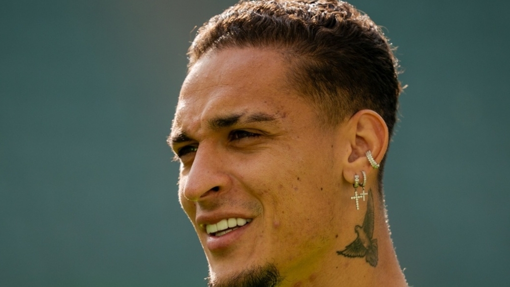 Man Utd ra tối hậu thư cho Antony